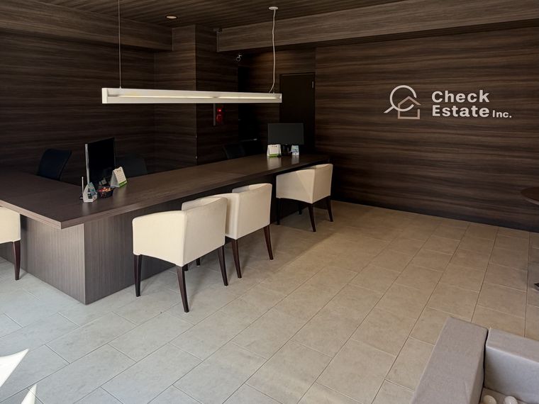 Check Estate 店内